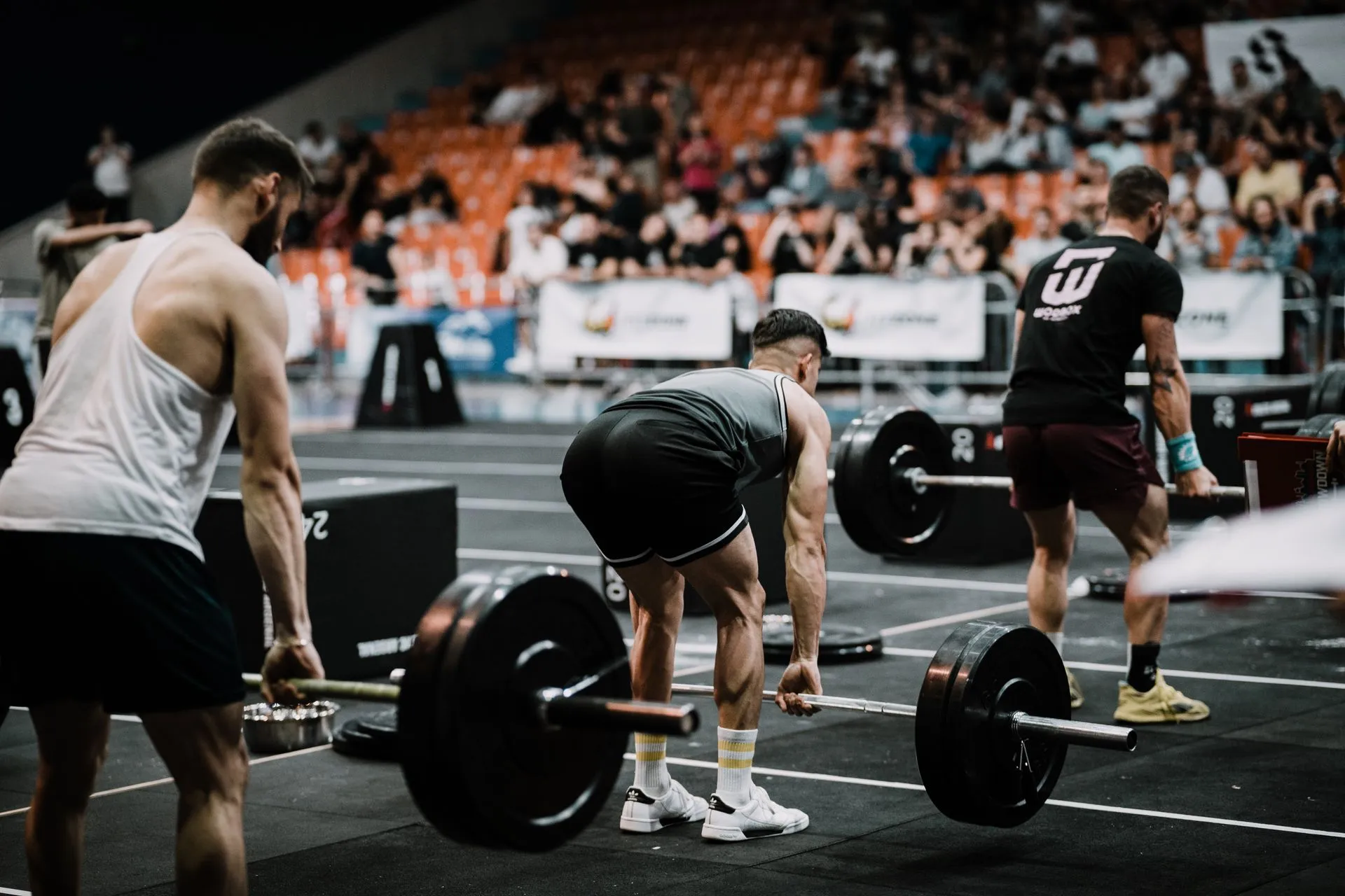 Powerlifting-Wettkampf mit mehreren Plattformen